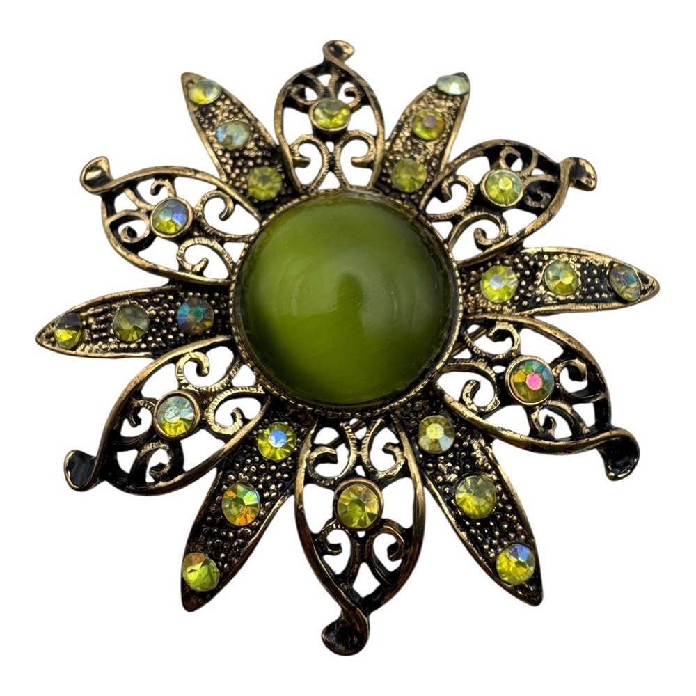 Vintage Green Glass Rhinestone Flower Brooch –‎ 2” Gold-Tone Filigree